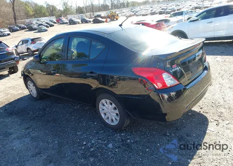 2015 Nissan Versa 1.6 S+ z USA, uszkodzony, nr VIN 3N1CN7AP7FL931404